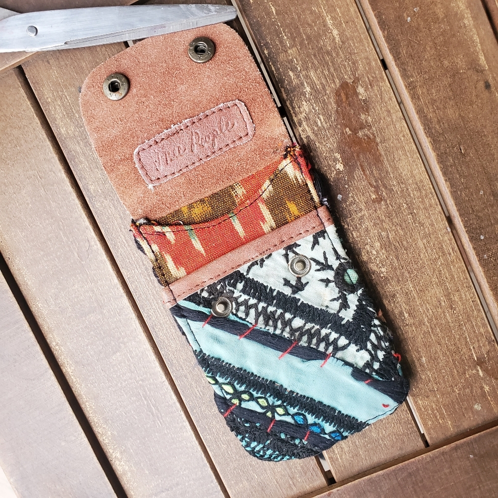 🔮🎱 Free People Boho Embroidered Repurposed vtg banjara hippie Wallet card case - Picture 7 of 10